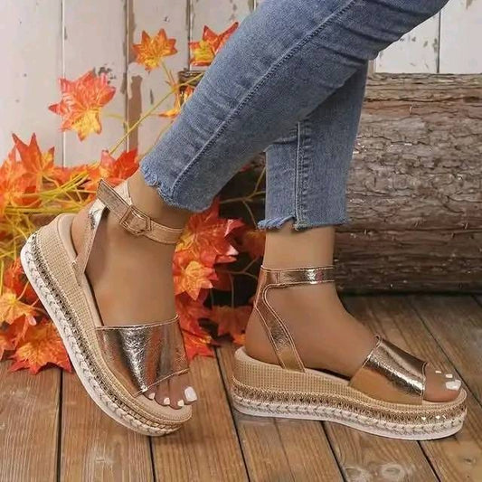 Keilsandaletten für Damen ⎜ Luftige Sommerschuhe mit Cut-Out-Design und offener Fischmaul-Spitze