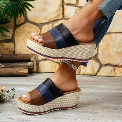 Damen Wedge Sandalen mit Block-Absatz ⎜ Komfortable Plateauslipper mit Farbblock-Design und Riemen