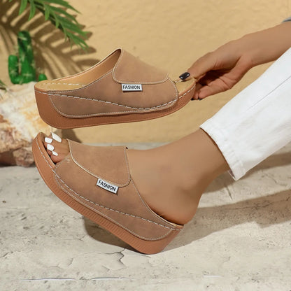 Sommer Wedge-Slipper für Damen ⎜ Bequeme Mules mit dickem Absatz und schlichtem Design für den Alltag