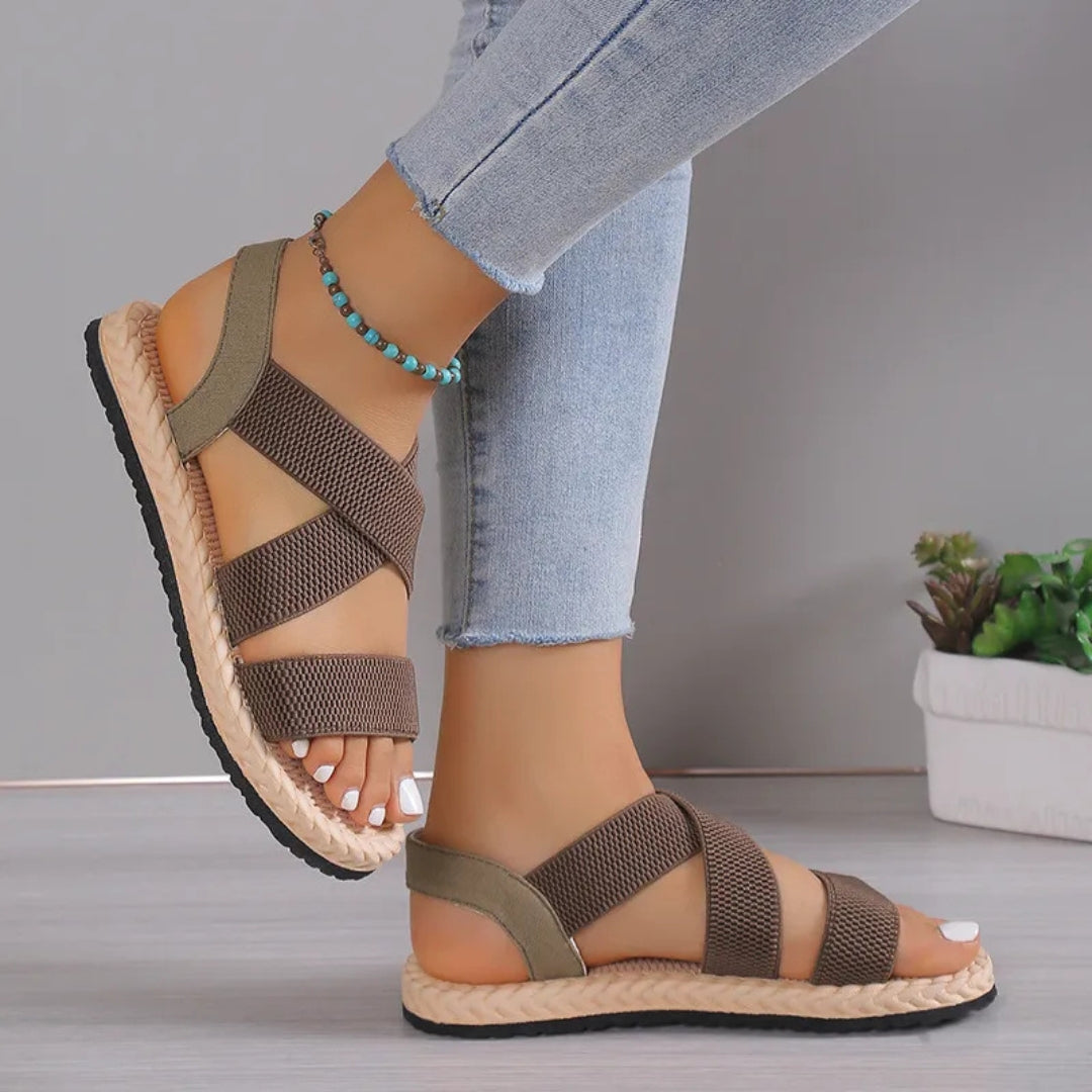 Flache Sandalen für Damen ⎜ Bequeme Sommerschuhe mit Kreuzriemen und Flexibler Bastsohle