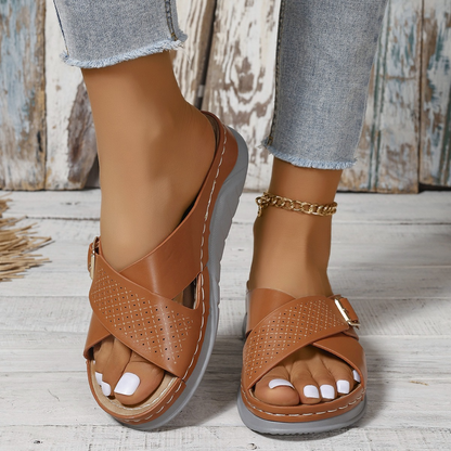 Bequeme Damen Pantoletten mit Kreuzriemen ⎜ Rutschfeste Sommerschuhe mit weichem Fußbett und Keilabsatz