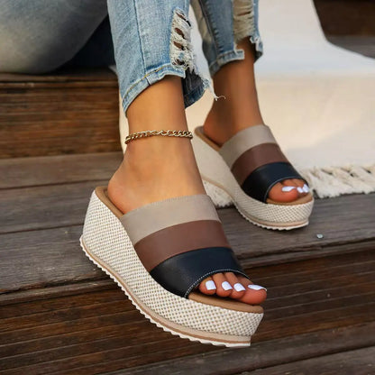 Damen Wedge Sandalen mit Block-Absatz ⎜ Komfortable Plateauslipper mit Farbblock-Design und Riemen