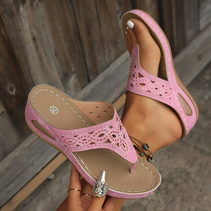 Damen Plateau Zehentrenner ⎜ Bequeme Sommer Flip-Flops mit Keilsohle und Strass für Strand und Freizeit