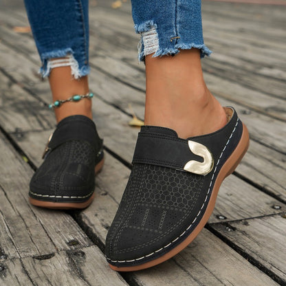 Sommer Slipper für Damen ⎜ Bequeme Mules mit Metallverschluss und geschlossenem Zehenbereich