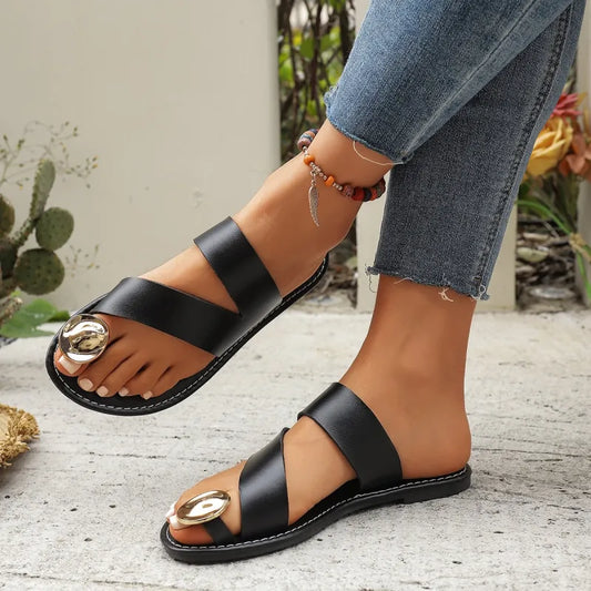 Flache Sandalen für Damen ⎜ Komfortable, runde Zehenabdeckung mit glänzendem Design