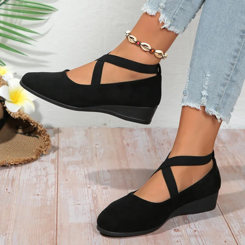 Wedge-Pumps für Damen ⎜ Bequeme Schuhe mit Kreuzriemen für Alltag und eleganten Look
