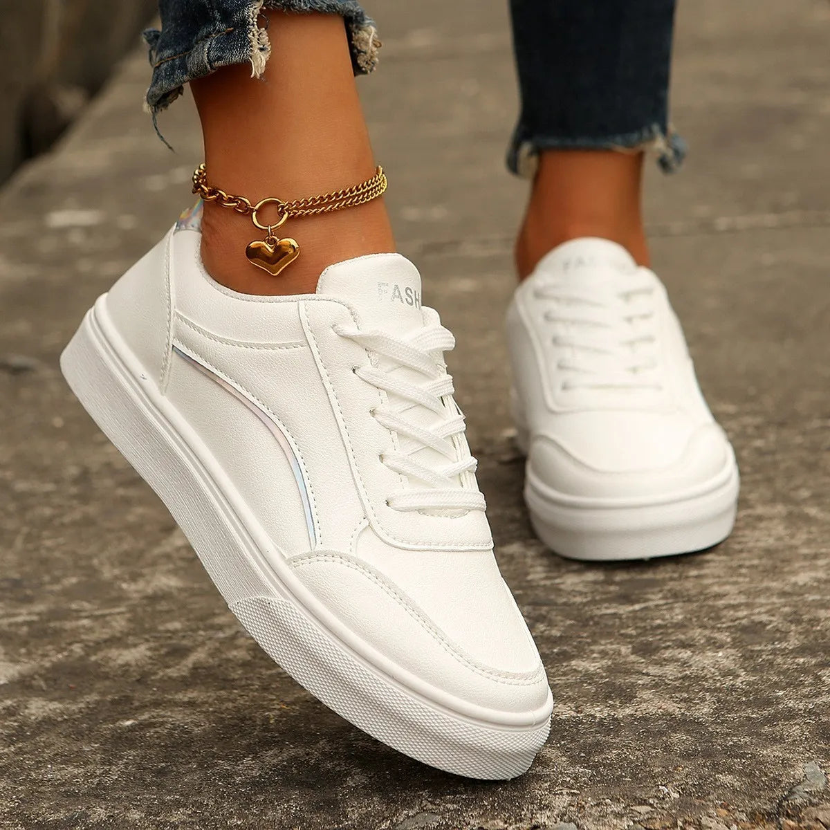 Damen Sneakers ⎜ Bequeme Schnürschuhe mit glänzenden Akzenten und dickem Sohlenprofil für den Alltag