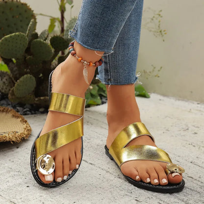 Flache Sandalen für Damen ⎜ Komfortable, runde Zehenabdeckung mit glänzendem Design