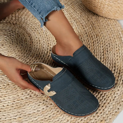 Sommer Slipper für Damen ⎜ Bequeme Mules mit Metallverschluss und geschlossenem Zehenbereich