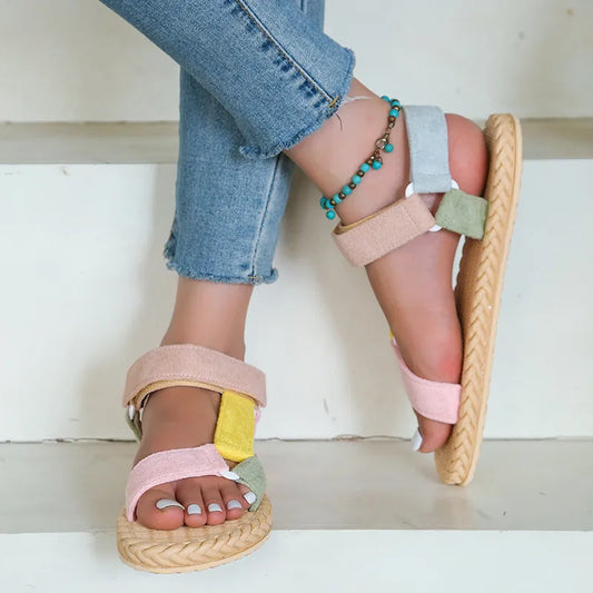 Sommer Sandalen für Damen ⎜ Bequeme Plateauschuhe mit Klettverschluss und buntem Design für Alltag und Strand