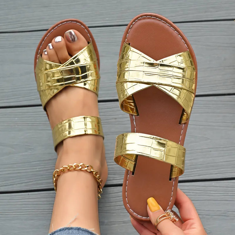 Bequeme Sandalen mit Kreuzriemen ⎜ Flache Slip-ons in verschiedenen Farben für entspannten Tragekomfort