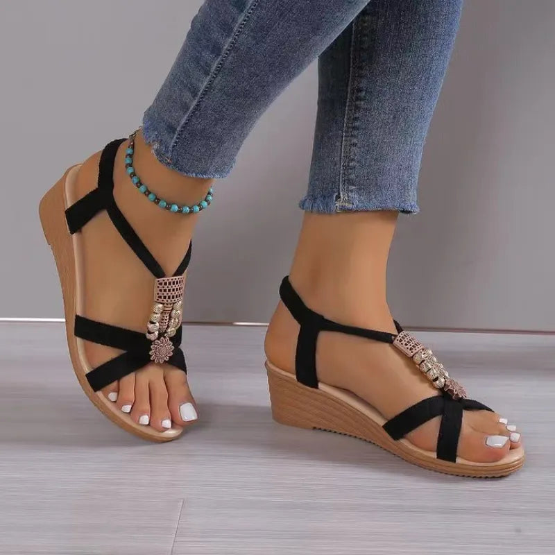Keilsandalen für Damen ⎜ Handgefertigte Sommerschuhe mit Perlenverzierung und rutschfester Sohle