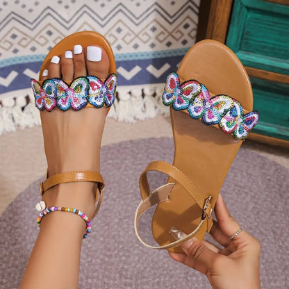 Damen Flache Sandalen ⎜ Bequeme Sommerschuhe mit Schmetterlingsdekor und Offenem Design für Strand & Freizeit