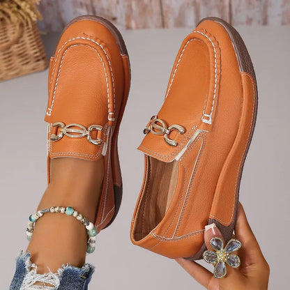 Mokassins für Damen ⎜ Bequeme Slip-On Schuhe mit Metall-Accessoire und klassischem Design