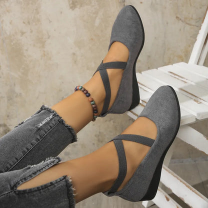 Wedge-Pumps für Damen ⎜ Bequeme Schuhe mit Kreuzriemen für Alltag und eleganten Look