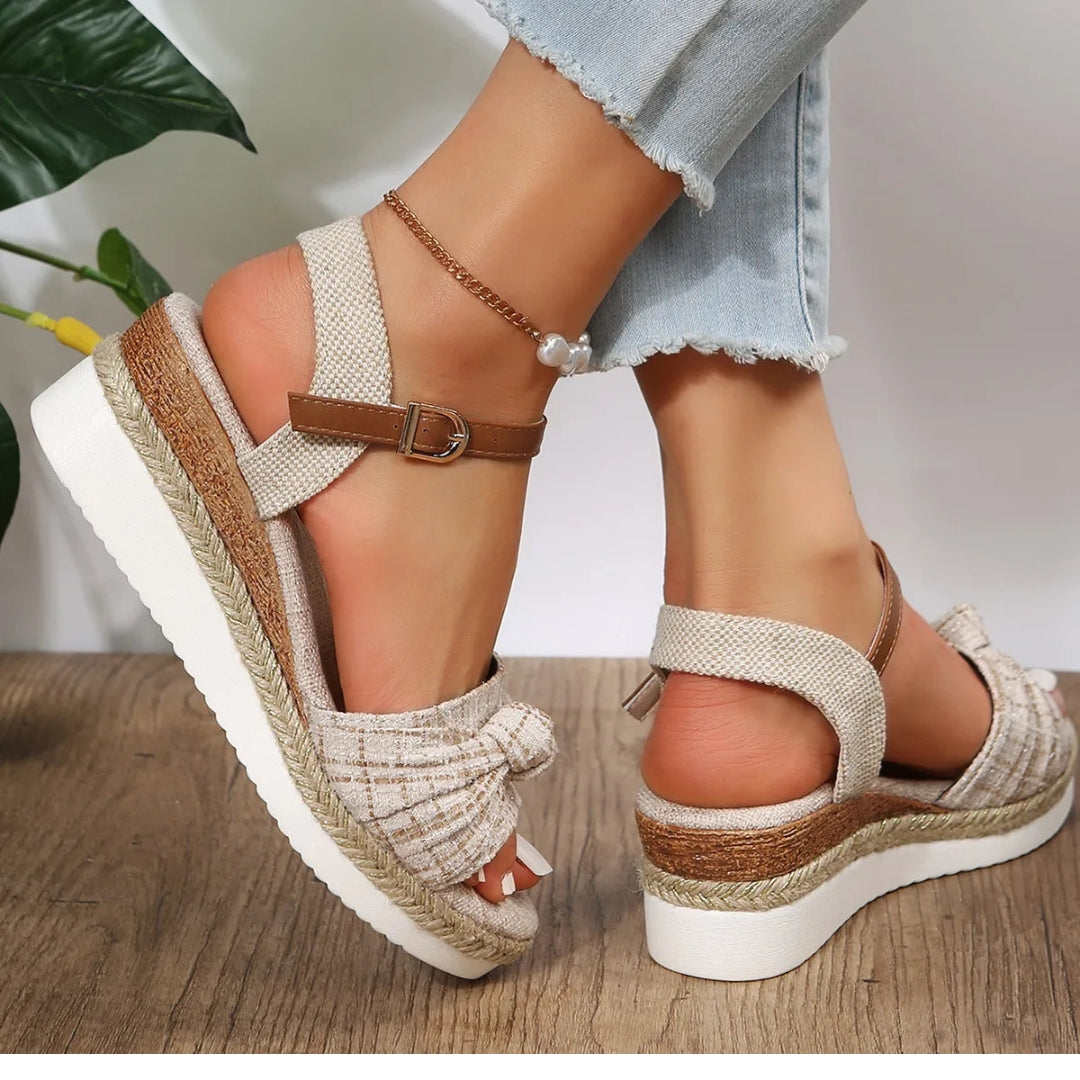 Keilabsatz Sandalen für Damen ⎜ Stylische Plateauschuhe mit Verstellbarem Riemen und Geflochtener Sohle