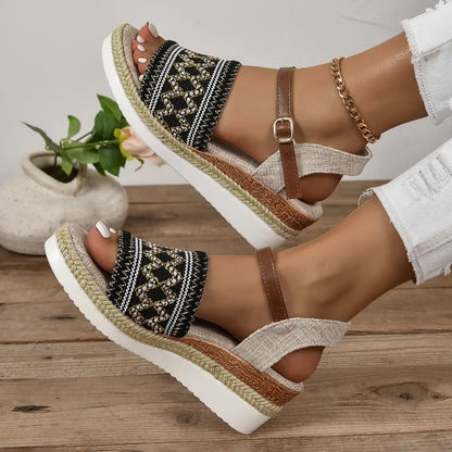 Damen Keilsandaletten mit Knöchelriemen ⎜ Bequeme Sommerschuhe mit Flacher Sohle für Alltag und Große Größen