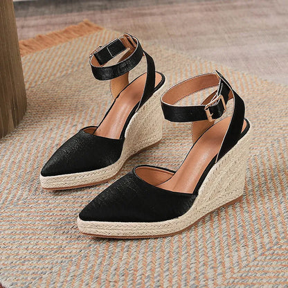 Damen Keilsandaletten mit Bastsohle ⎜ Elegante Sommerschuhe mit spitzer Kappe und verstellbarem Knöchelriemen