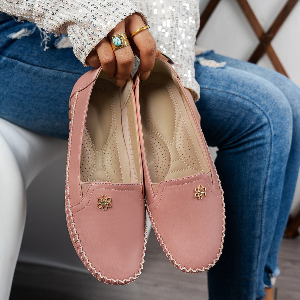 Loafers für Damen ⎜ Bequeme Flats aus Leder mit Ziernähten und Schmuck-Applikation