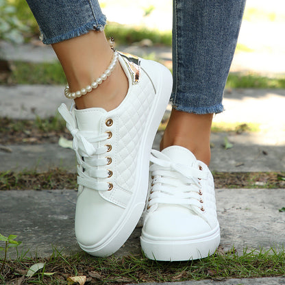 Sneaker für Damen ⎜ Bequeme Freizeitschuhe mit Genähtem Design und Goldenen Details