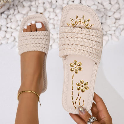 Flache Sandalen für Damen ⎜ Komfortable Schuhe mit geflochtenem Design und goldenen Details für den Sommer