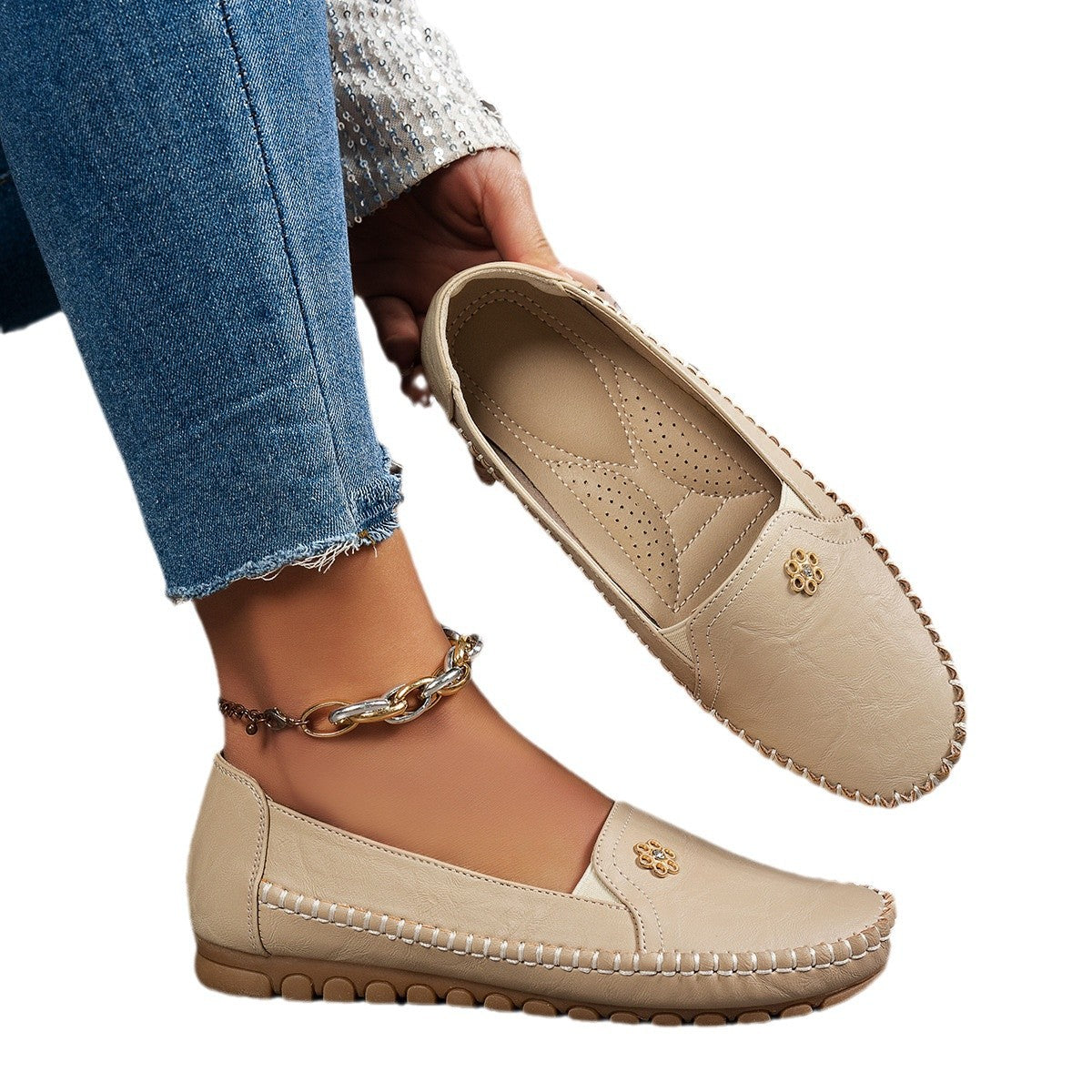 Loafers für Damen ⎜ Bequeme Flats aus Leder mit Ziernähten und Schmuck-Applikation