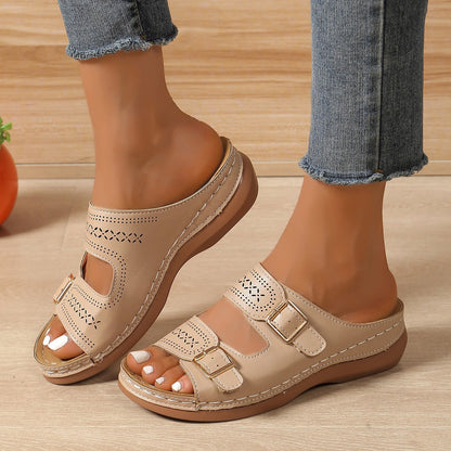 Komfort Sandalen für Damen ⎜ Leichte Pantoletten mit Schnallen und Keilsohle für Alltag und Freizeit
