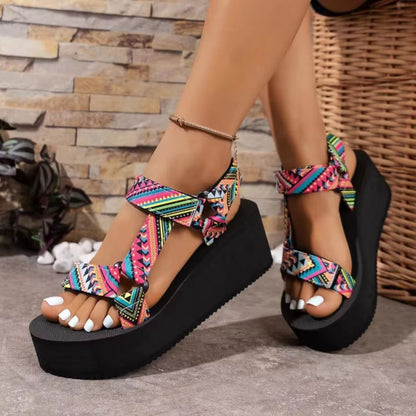 Damen Römersandalen ⎜ Flache Sommerschuhe mit farblich abgesetztem Stoffbezug für Alltag und Freizeit
