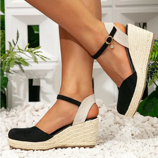 Damen Keilsandaletten ⎜ Bequeme Römersandalen mit hohem Absatz und Knöchelriemen für Alltag & Freizeit