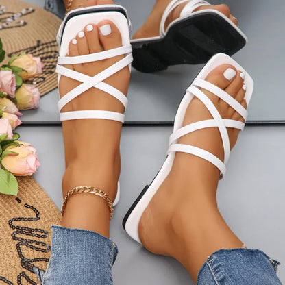Flache Damen Sandalen ⎜ Atmungsaktive Schuhe mit Kreuzriemen und Modernem Design für den Sommer