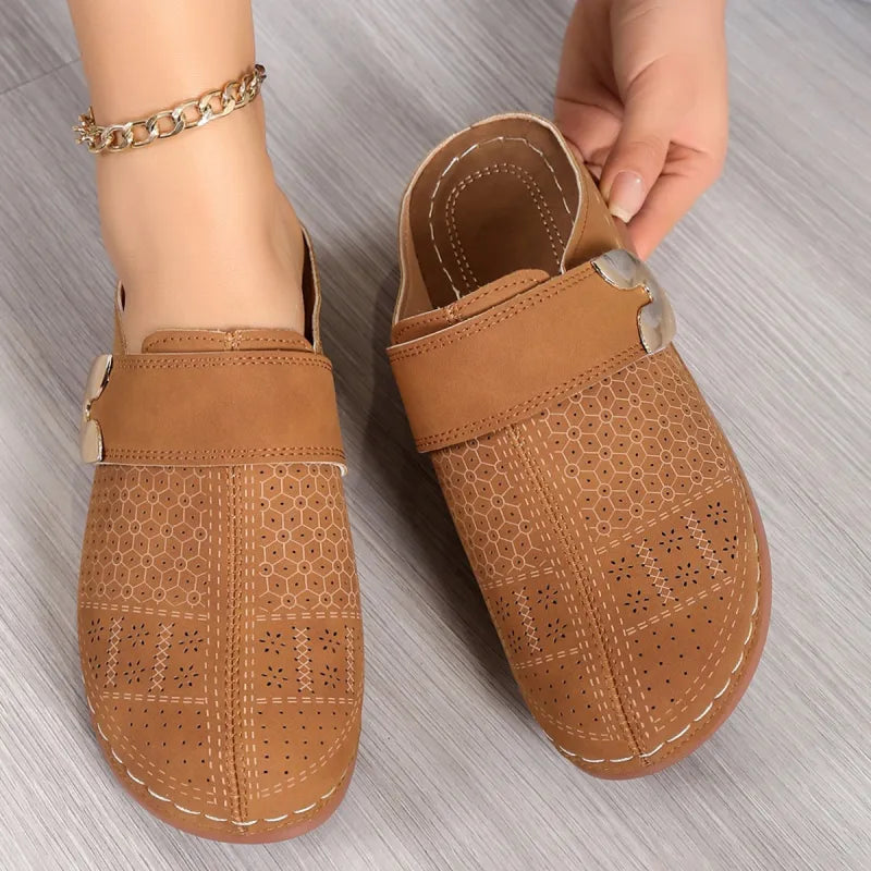 Sommer Slipper für Damen ⎜ Bequeme Mules mit Metallverschluss und geschlossenem Zehenbereich