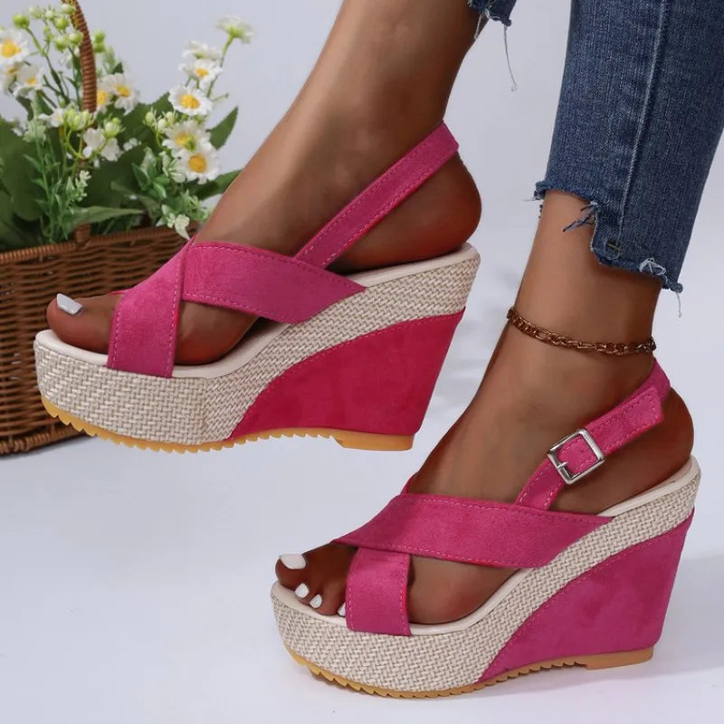 Damen Plateau Keilsandalen mit Riemen ⎜ Bequeme Sommerschuhe in Jeansoptik für Alltag und Freizeit