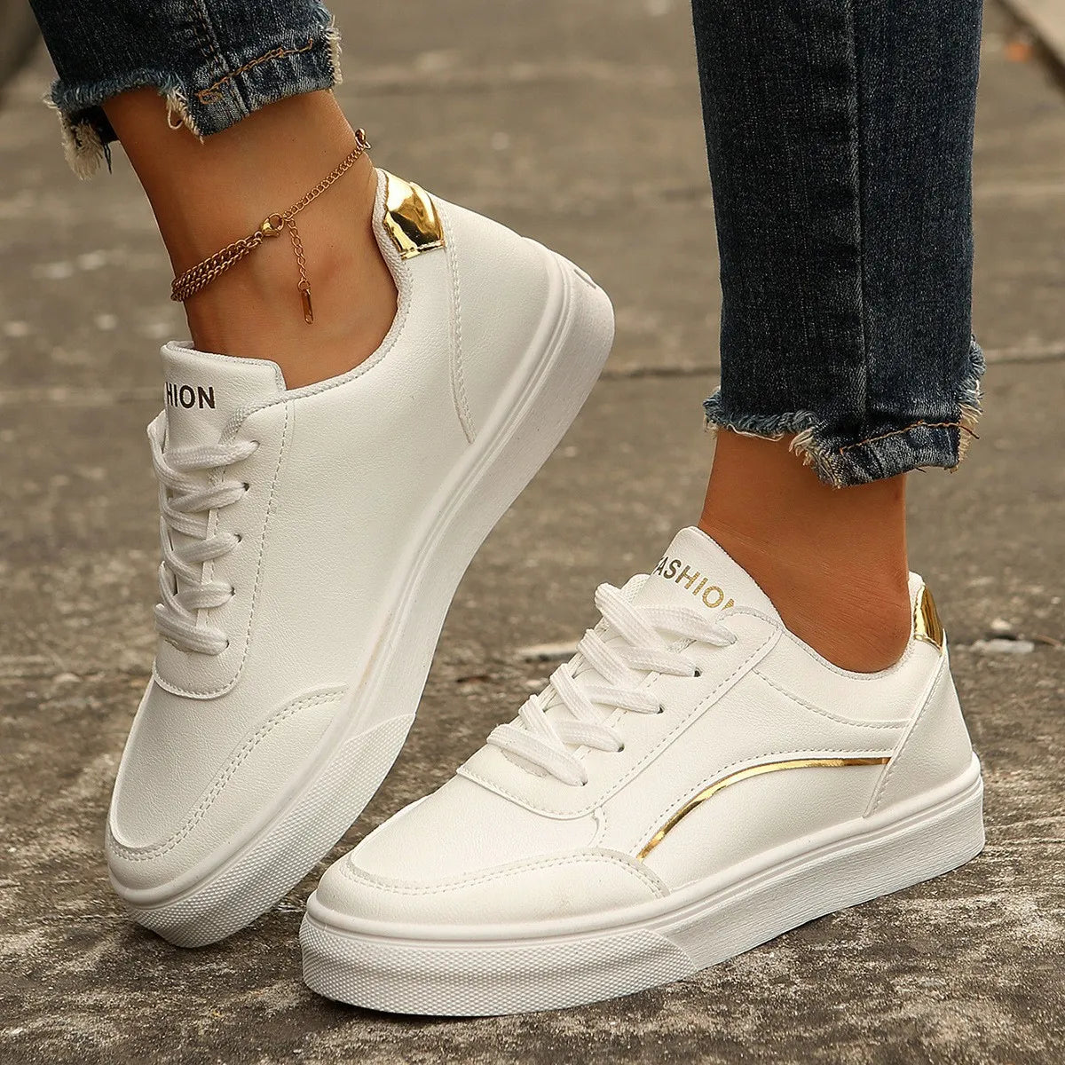 Damen Sneakers ⎜ Bequeme Schnürschuhe mit glänzenden Akzenten und dickem Sohlenprofil für den Alltag