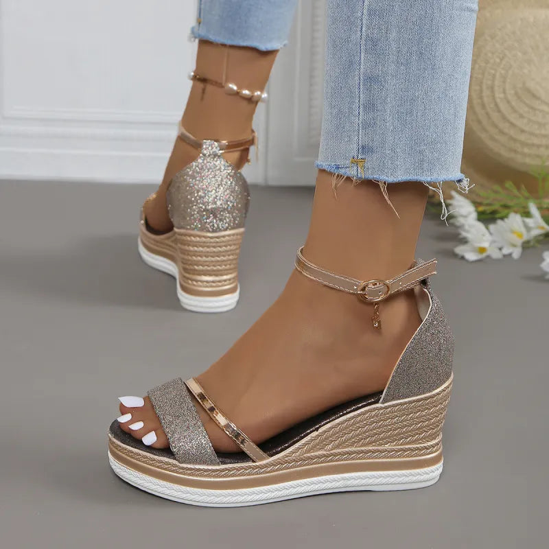 Damen Keilabsatz Sandalen ⎜ Elegante Sommerschuhe mit Glitzerriemen und Verstellbarem Knöchelriemen