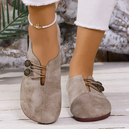 Slipper für Damen ⎜ Bequeme Flats mit Dekorativen Knöpfen und Klassischem Design