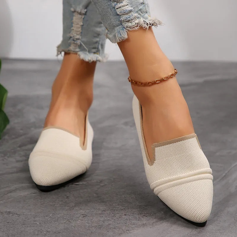 Flache Ballerinas für Damen ⎜ Bequeme Slip-On Schuhe mit spitzer Zehenpartie und perforiertem Design