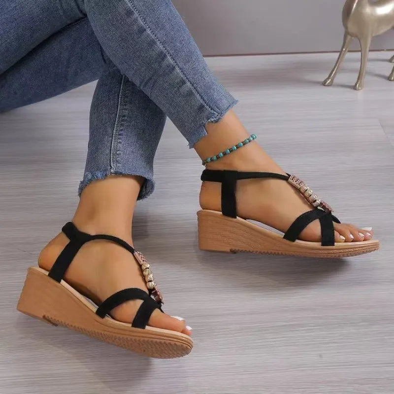 Keilsandalen für Damen ⎜ Handgefertigte Sommerschuhe mit Perlenverzierung und rutschfester Sohle