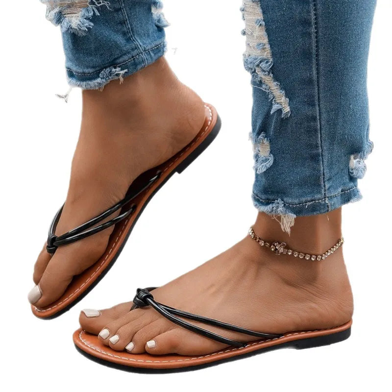 Flache Flip-Flops für Damen ⎜ Bequeme Sandalen mit dünnen Riemen für lässigen Komfort am Strand