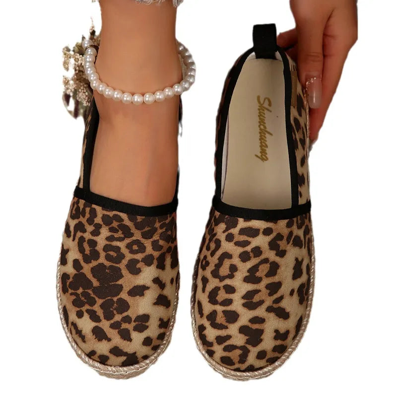 Espadrilles für Damen ⎜ Bequeme Slip-On Schuhe mit Leopardenmuster für den Sommer und Freizeit