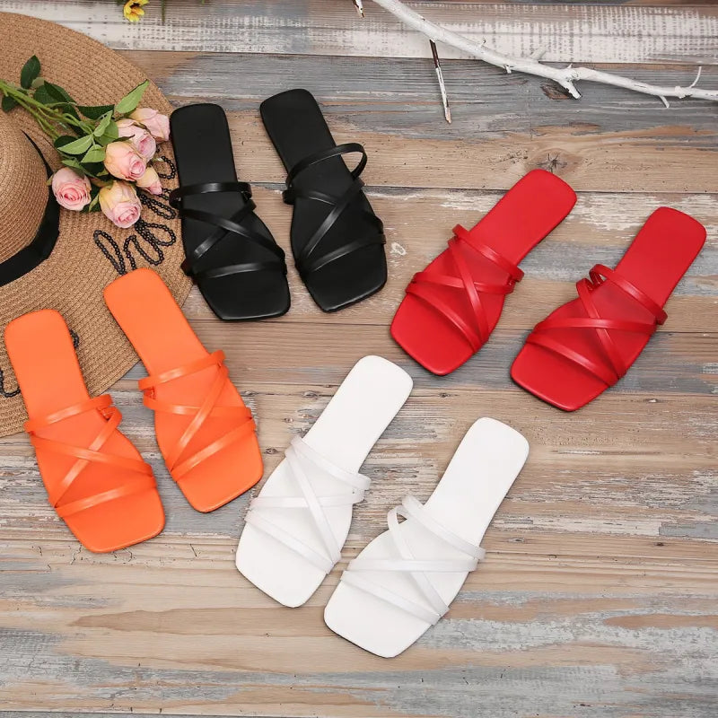 Flache Damen Sandalen ⎜ Atmungsaktive Schuhe mit Kreuzriemen und Modernem Design für den Sommer