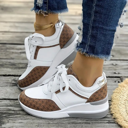 Damen Sneakers ⎜ Modische Schnürschuhe mit dicker Sohle und eleganten Akzenten für den Alltag