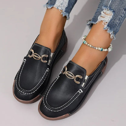 Mokassins für Damen ⎜ Bequeme Slip-On Schuhe mit Metall-Accessoire und klassischem Design
