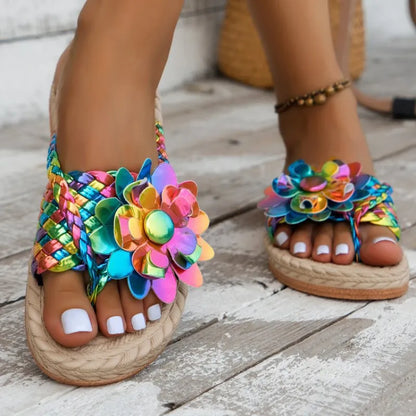 Bunte Damen Flip-Flops ⎜ Komfortable Sommerschuhe mit Blumenapplikationen und Geflochtenem Design