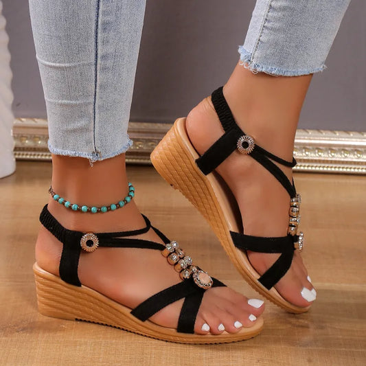 Damen Keilsandaletten ⎜ Bequeme Sommerschuhe mit Perlenverzierung und Rutschfester Sohle für Alltag & Strand