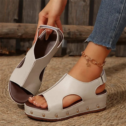 Damen Plateau-Sandalen mit Ausschnitt ⎜ Bequeme Sommerschuhe mit Keilabsatz und offener Zehenpartie
