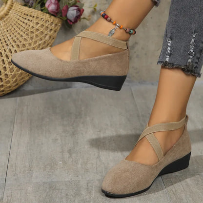 Wedge-Pumps für Damen ⎜ Bequeme Schuhe mit Kreuzriemen für Alltag und eleganten Look