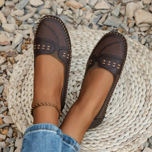 Loafers für Damen ⎜ Bequeme Flache Schuhe mit Perforiertem Design und Ziernähten